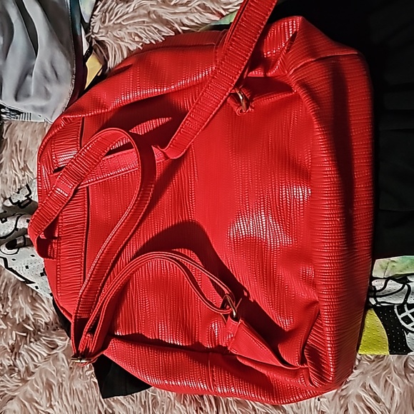 🙋♀️Red spur back pack🙋♀️ - Picture 2 of 3